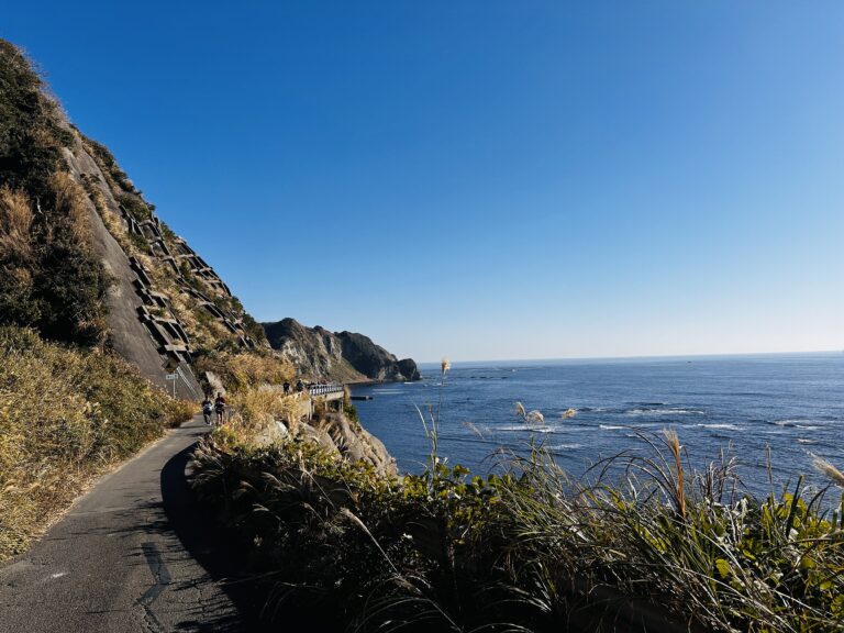 孝女・おせんの身投げ供養塔(おせんころがし地蔵尊)