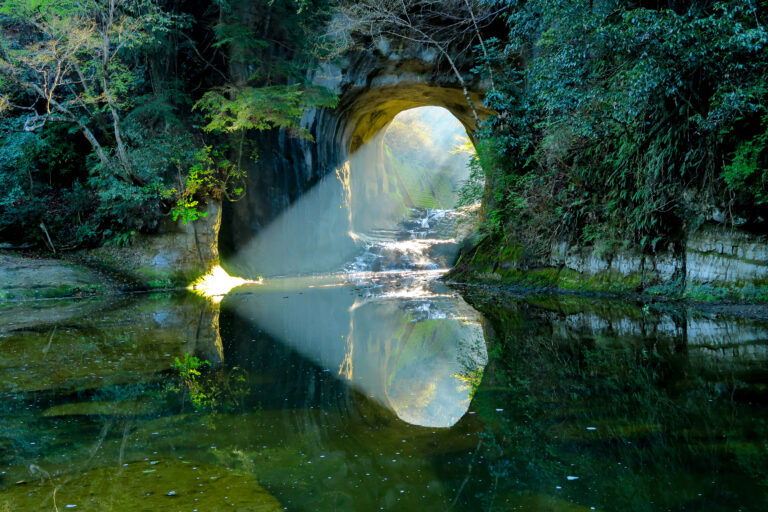 濃溝の滝・亀岩の洞窟